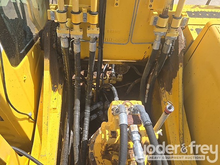 2015-komatsu-pc490-lc-11-image-127