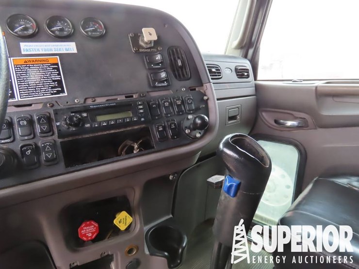 2013-peterbilt-365-image-7