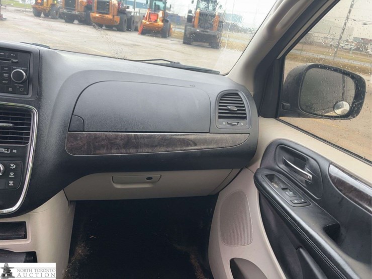 2011-dodge-grand-caravan-se-image-12