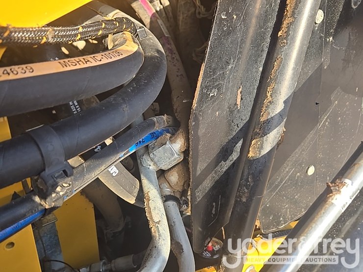 2021-caterpillar-289d3-image-40