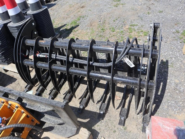 future-skid-steer-grapple-image-2