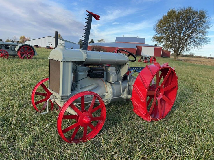 1922-fordson-tractor-image-1