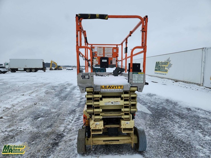 2014-jlg-3246es-image-4