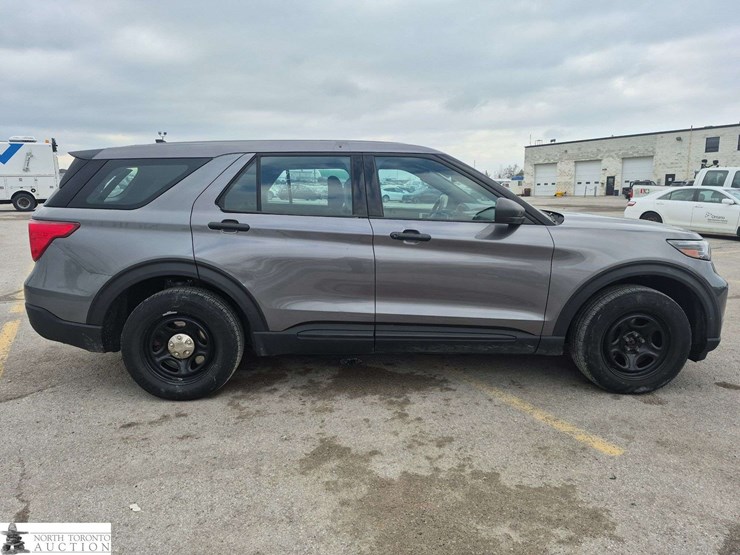2020-ford-explorer-image-4