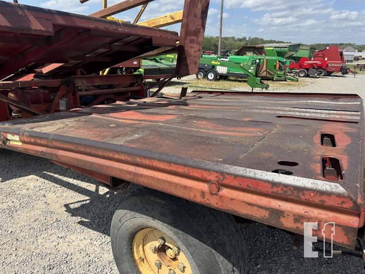 new-holland-1069-image-8