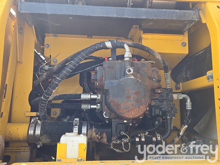 2015-komatsu-pc490-lc-11-image-40