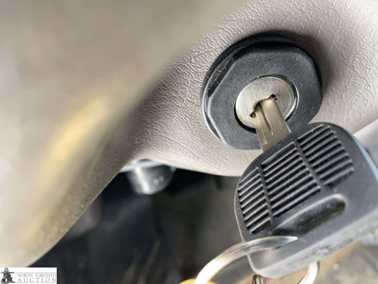 2010-freightliner-m2-106-image-58