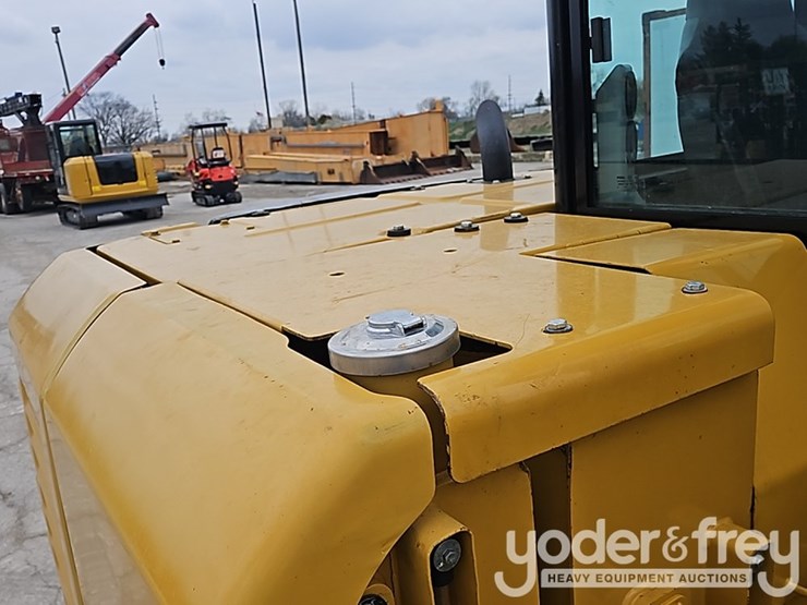 2018-caterpillar-305.5-image-42