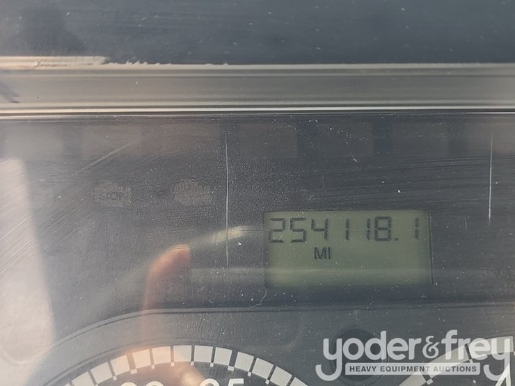 2011-freightliner-cascadia-125-image-99