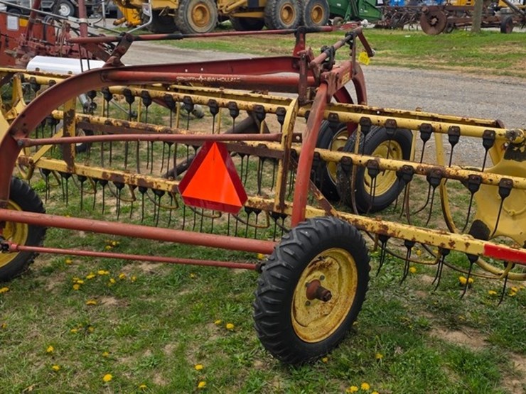 new-holland-258-image-4