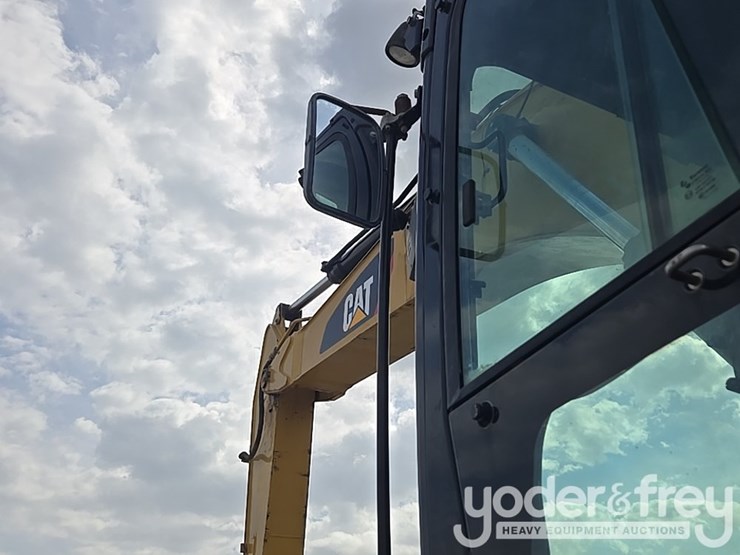 2017-caterpillar-336fl-image-92