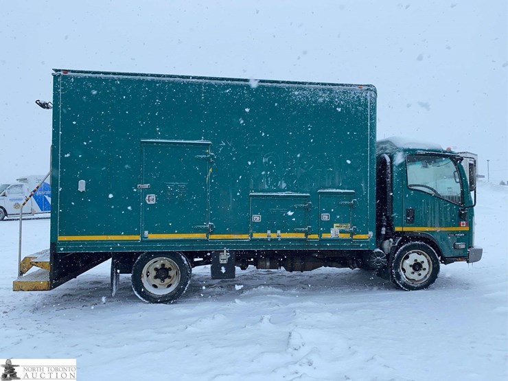 2010-isuzu-nqr-image-7