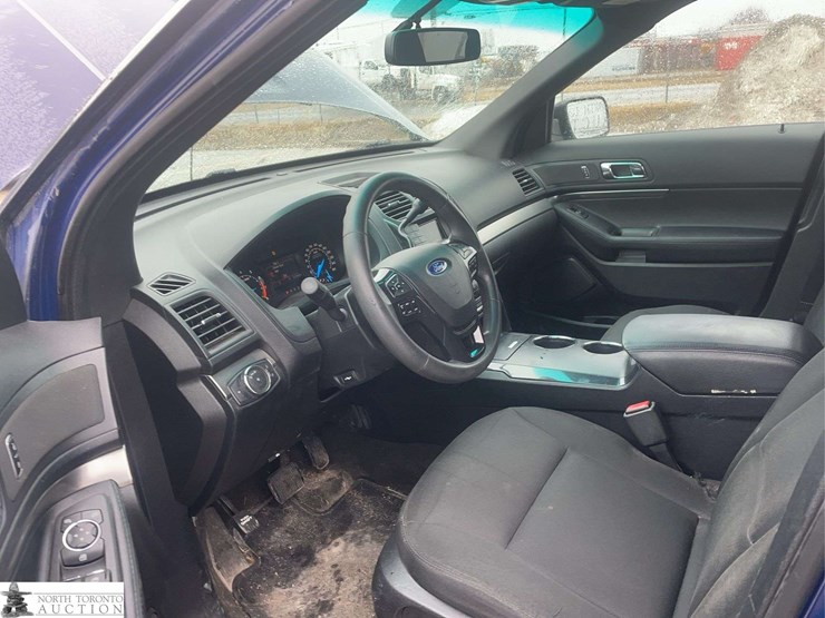 2016-ford-explorer-image-11