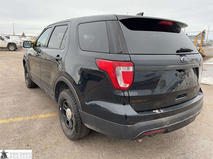 2017-ford-explorer-image-7