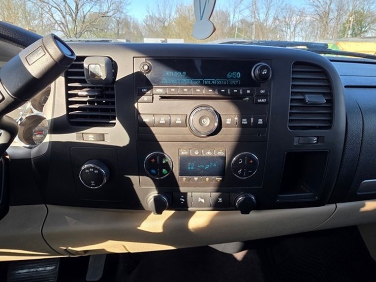 2011-chevrolet-2500-image-63