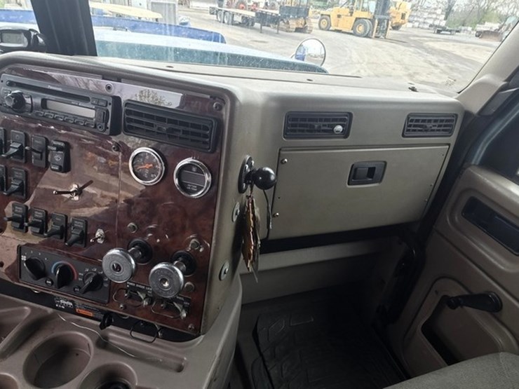 2006-international-9900-image-71