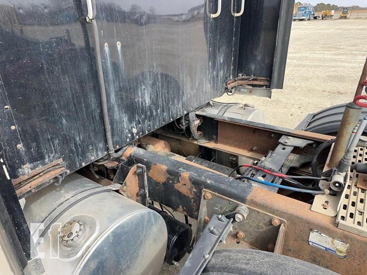 2005-kenworth-t800-image-48