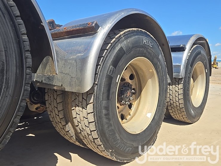 2014-kenworth-t880-image-15