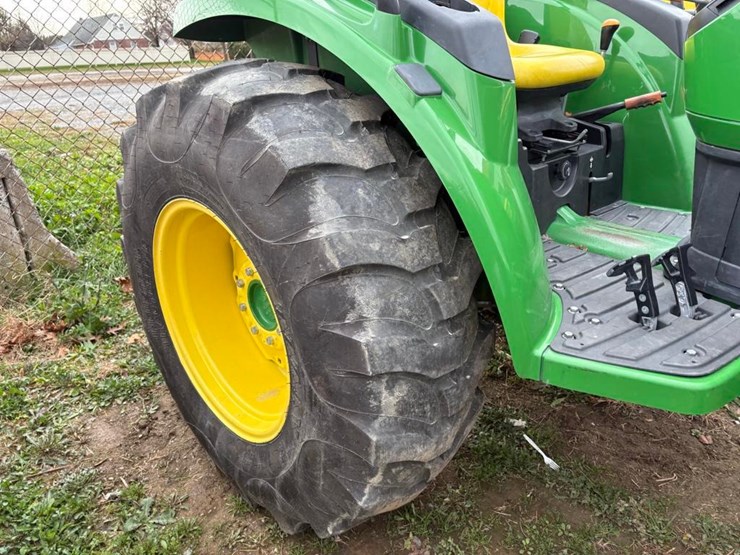 2019-john-deere-4044m-image-8