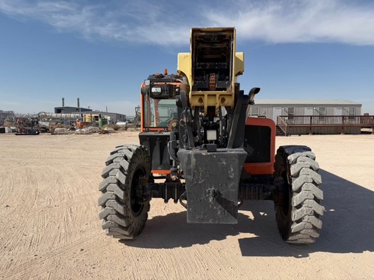 2015-jlg-g12-55a-image-7