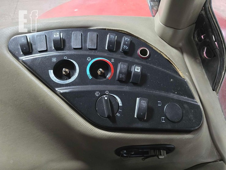 case-ih-magnum-245-image-15