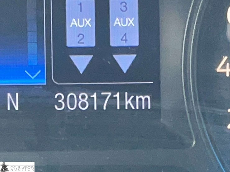 2017-ford-explorer-image-17