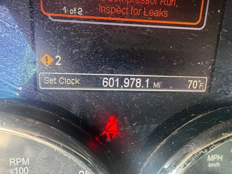 2019-peterbilt-567-image-41