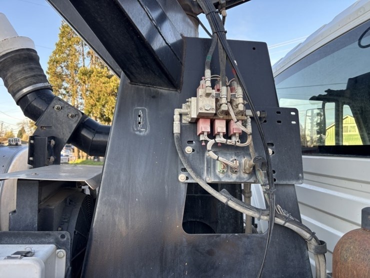 2009-vactor-2100-image-30