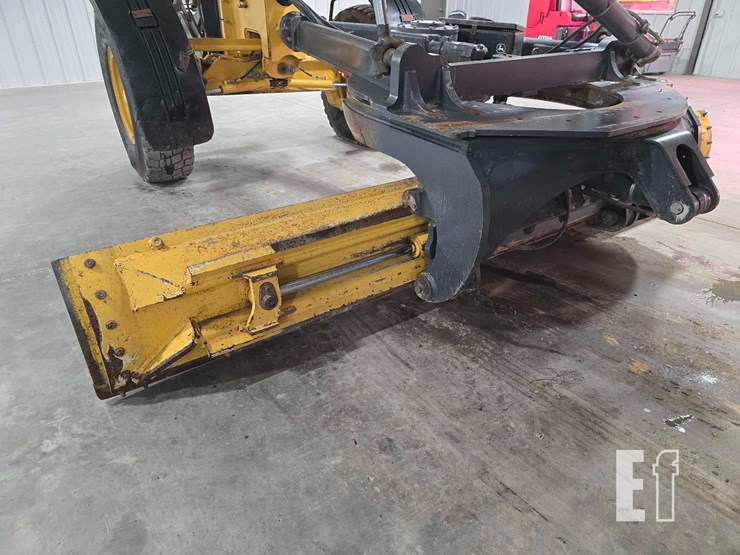 2012-deere-770g-image-12