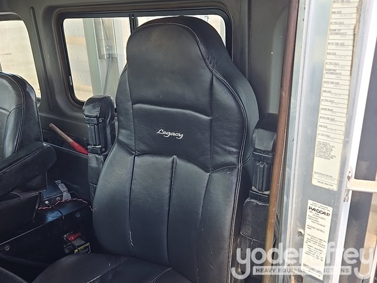 2014-kenworth-t880-image-115