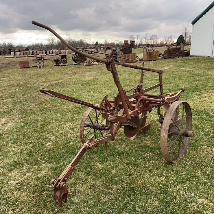 Oliver No. 100 Plow