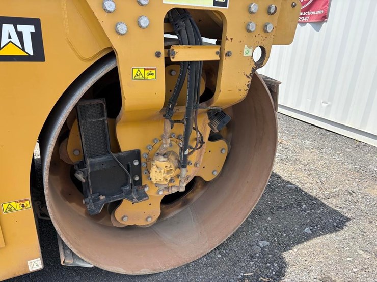 2018-caterpillar-cb13-image-14
