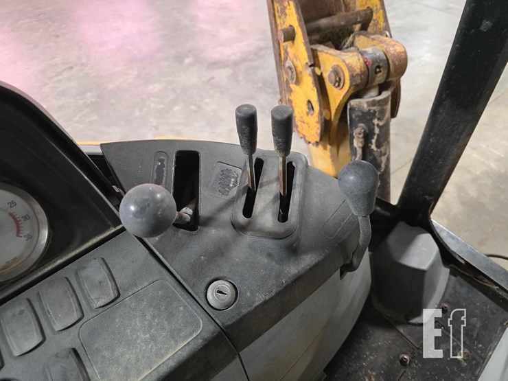 2006-caterpillar-416e-image-28