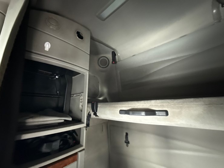 #31956-•-2012-volvo-vnl-tandem-axle-truck-tractor-image-16