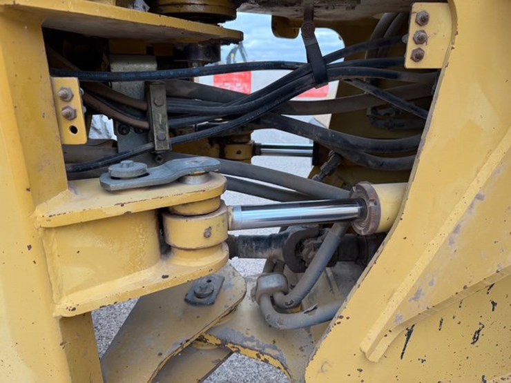 1998-caterpillar-938g-image-6