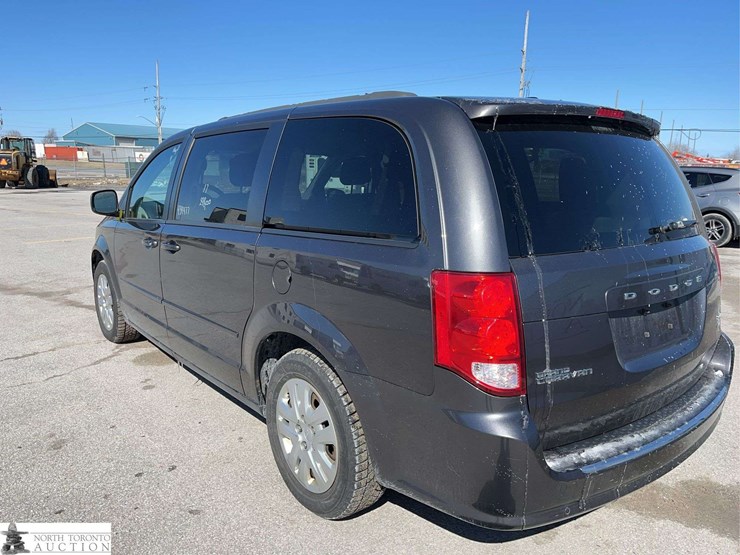 2017-dodge-grand-caravan-sxt-image-7