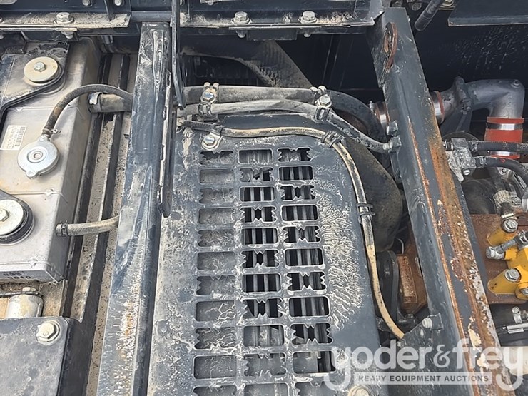 2015-komatsu-pc490-lc-11-image-82