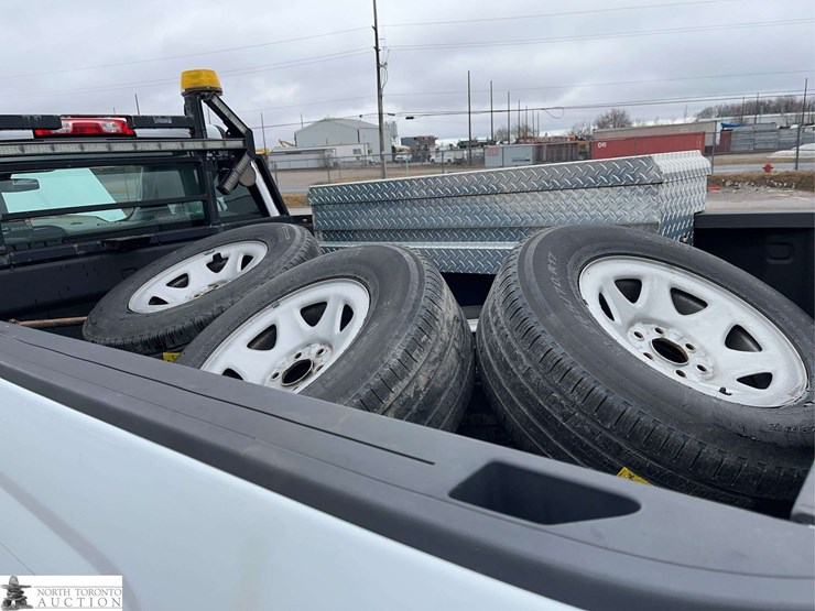 2018-chevrolet-silverado-1500-image-18