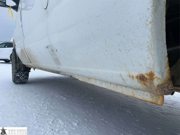 2009-ford-cargo-image-33