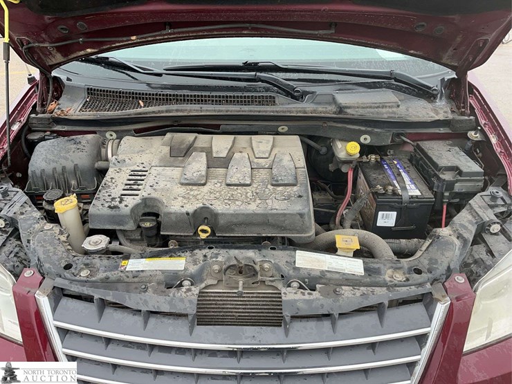 2008-chrysler-town-&-country-image-10