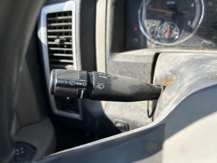 2010-dodge-ram-3500-image-30