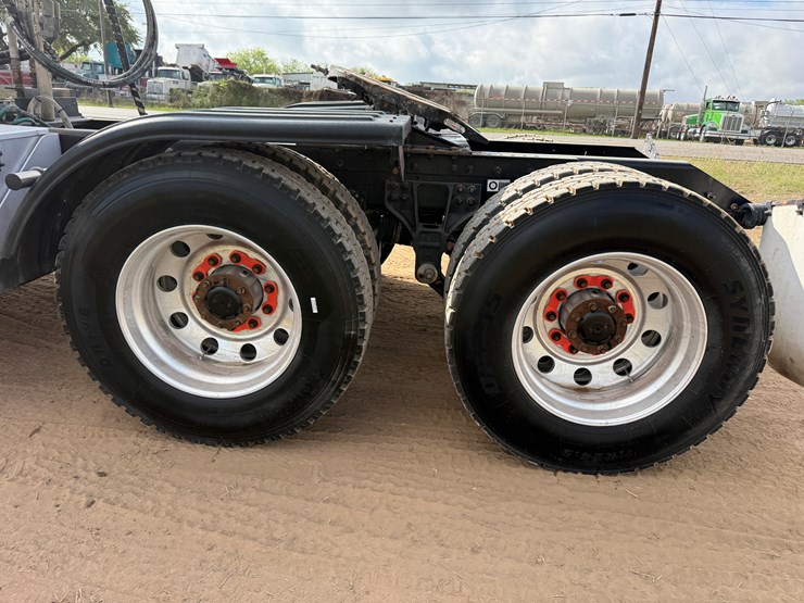 2020-kenworth-t880-image-19