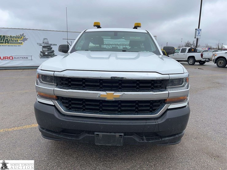 2018-chevrolet-silverado-1500-image-2