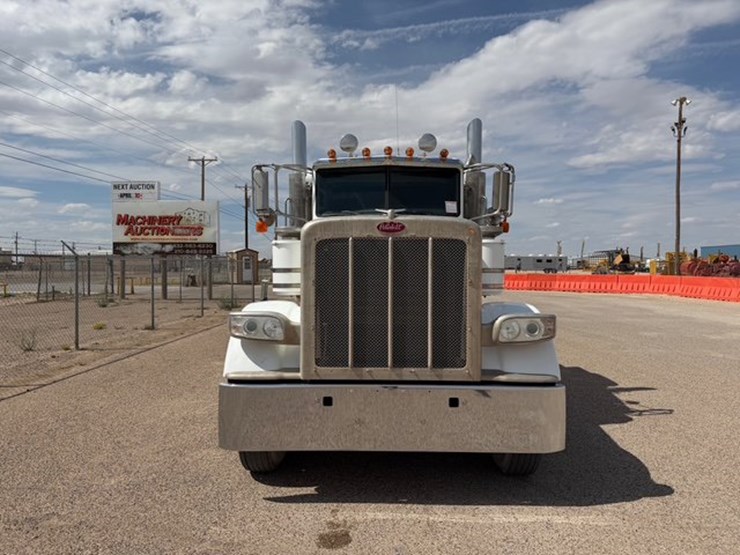 2012-peterbilt-388-image-2