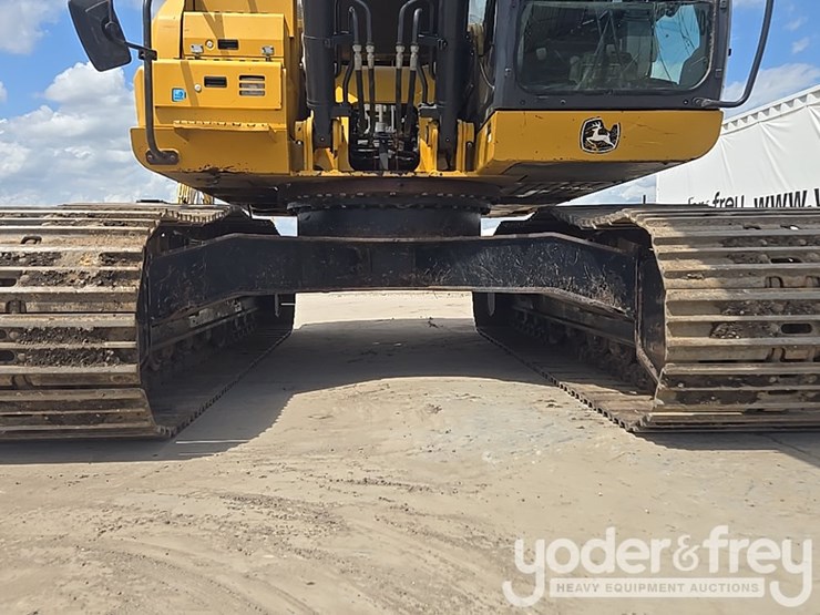 2017-deere-210g-lc-image-24