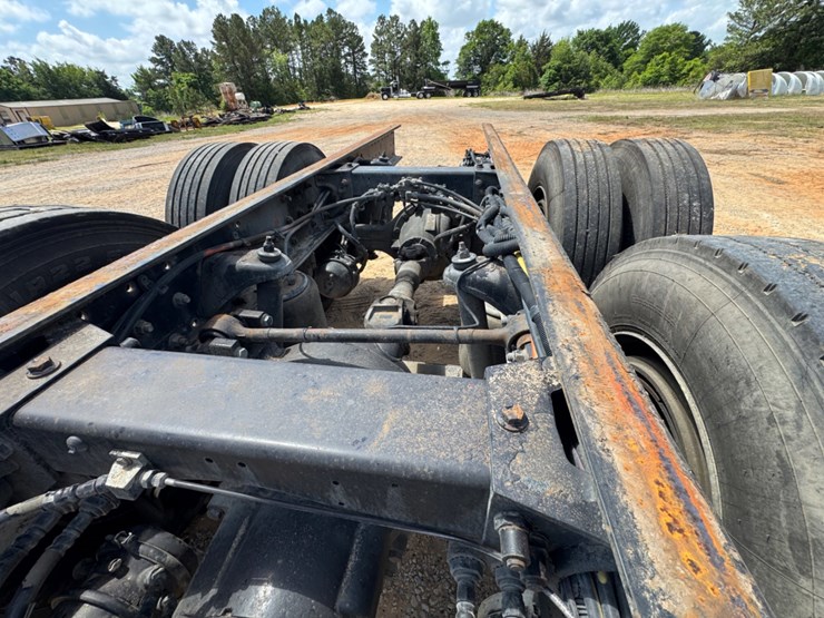 2003-peterbilt-330-image-7