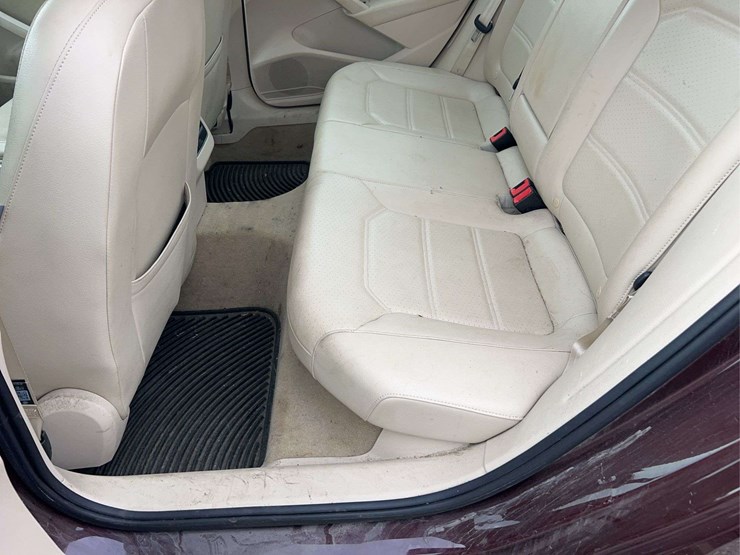 2014-volkswagen-passat-tdi-image-57