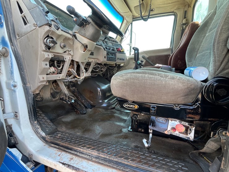 2002-sterling-lt9500-image-18