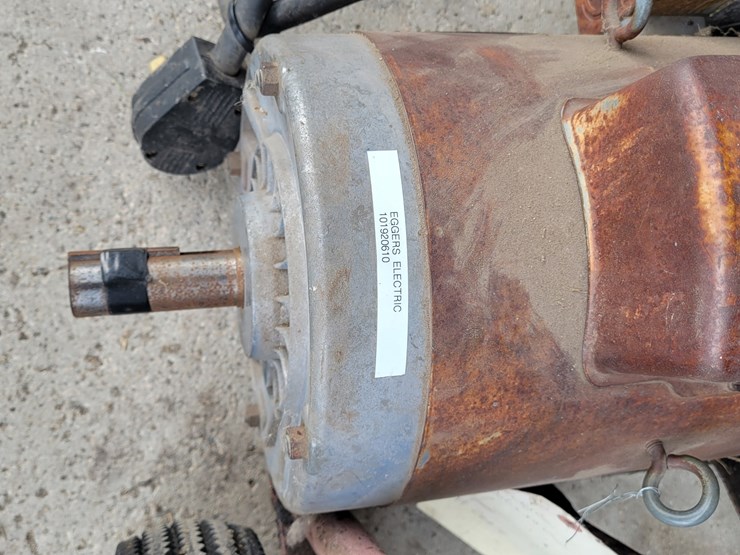 lot-21.-3hp-single-phase-220v-motor,-just-rebuilt-at-eggers-electric-of-bismarck.-store-inside-since-rebuild.-1"-shaft-on-motor-image-2