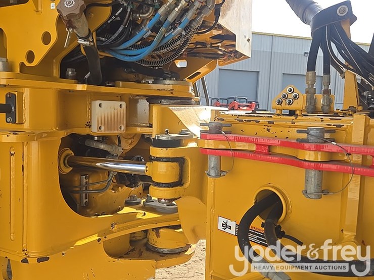 2022-deere-260e-image-25